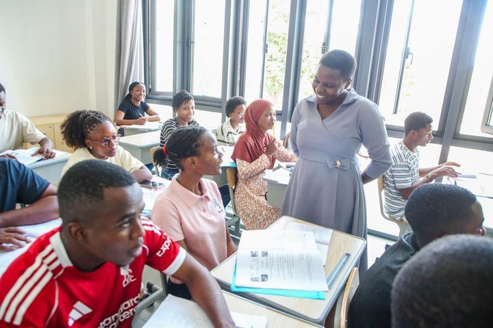 Tanzanian Chinese language teacher Gloria Mshana walks among the students to guide a class at the Confucius Institute at the University of Dar es Salaam in Dar es Salaam, Tanzania, Oct. 1, 2026. (Xinhua/Emmanuel Herman)